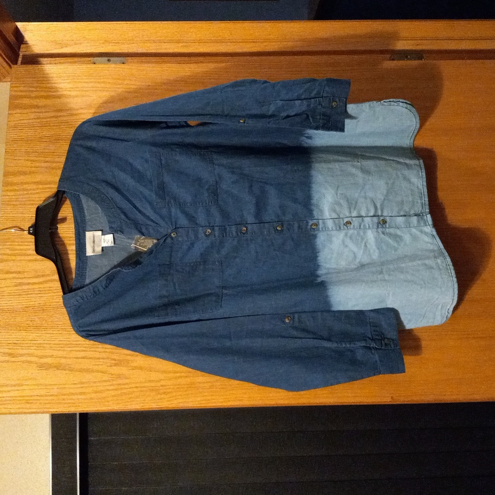 😊Womens denim moves cotton shirt Two Toned Blue Casual Comfort XL Top Nwot